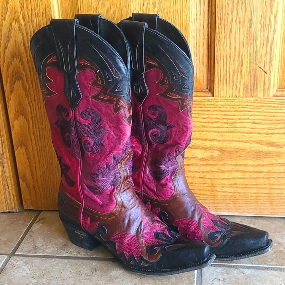 Lane Wing Tip Snip Toe Cowgirl Boots
